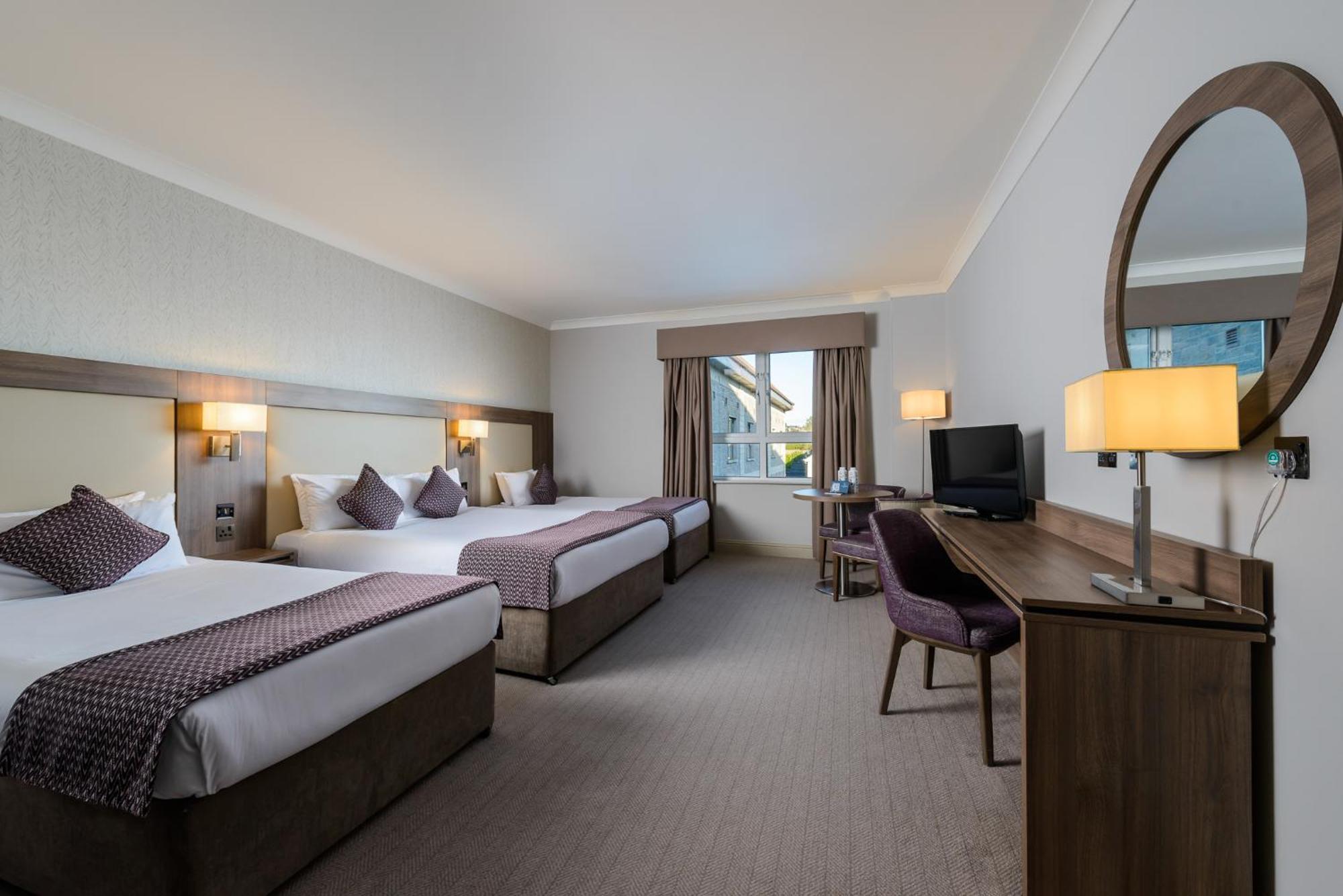 Clybaun Hotel Голвей Екстер'єр фото